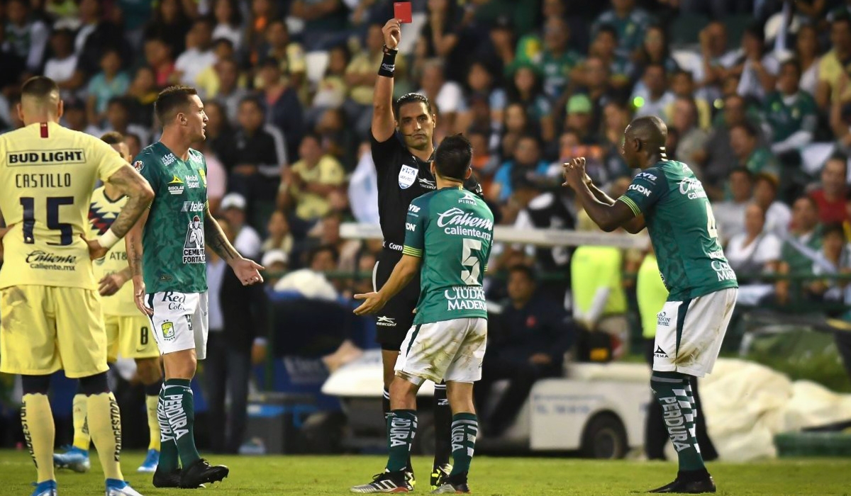 fernando navarro club leon