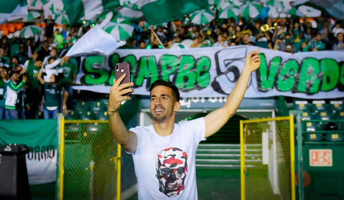 fernando navarro club leon
