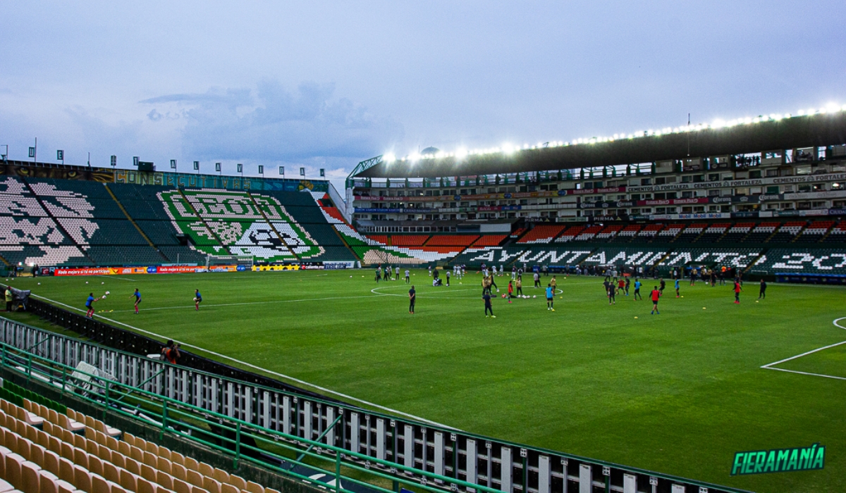 estadio leon puerta cerrada