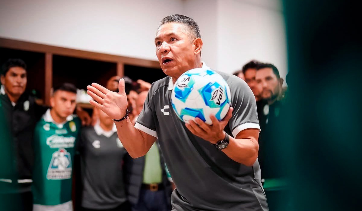 club leon nacho ambriz
